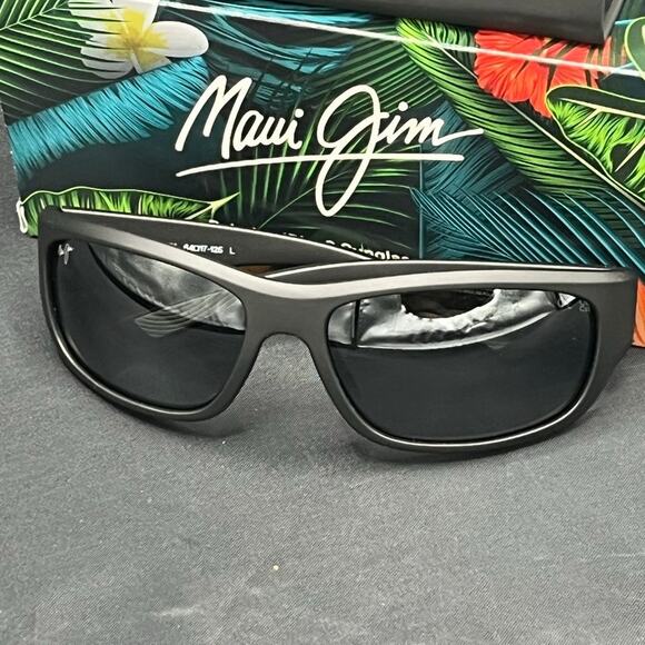 Maui Jim Ma‘ukele Polarized Wrap Sunglasses Matte Black $289 Retail - Picture 3 of 11